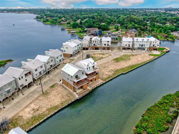 22 Cmdr Runco Ln, Seabrook, TX 77586