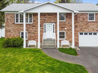 51 Fairlawn Dr, Latham, NY 12110