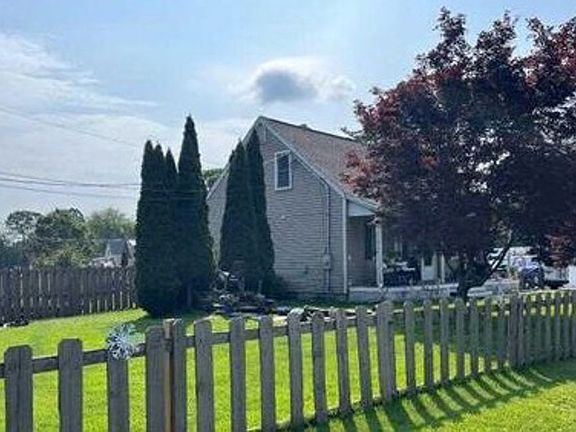 3rd image of 1414 Huntington Rd