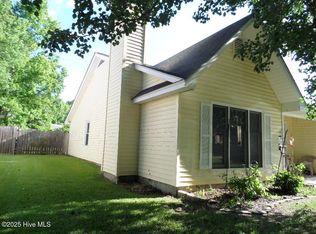 222 Rivershore Dr, New Bern, NC 28560