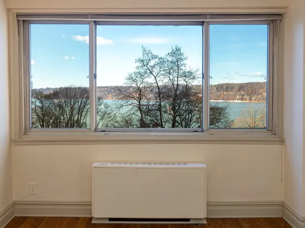 2621 Palisade Avenue image 7 of 22