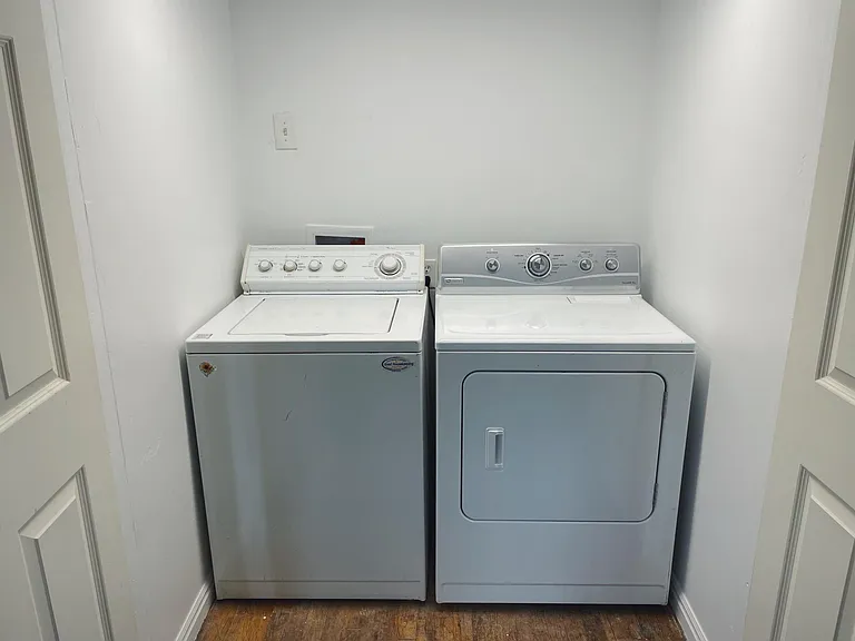 220 N Center St — Photo 10