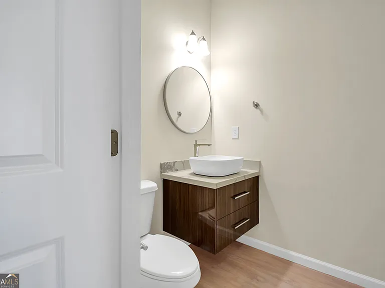 50 S Jackson St #202 — Photo 6