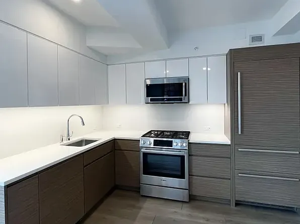 128 Columbia Heights image 4 of 18