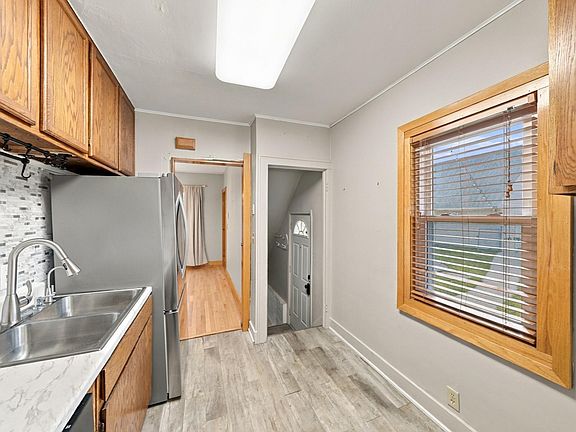 5th image of 108 17th Ave N