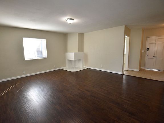 3rd image of 11926 Menlo Ave