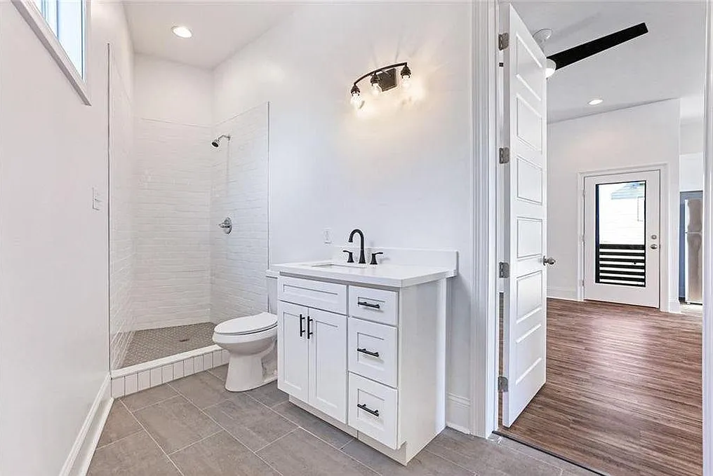 2315 Barracks St — Photo 2