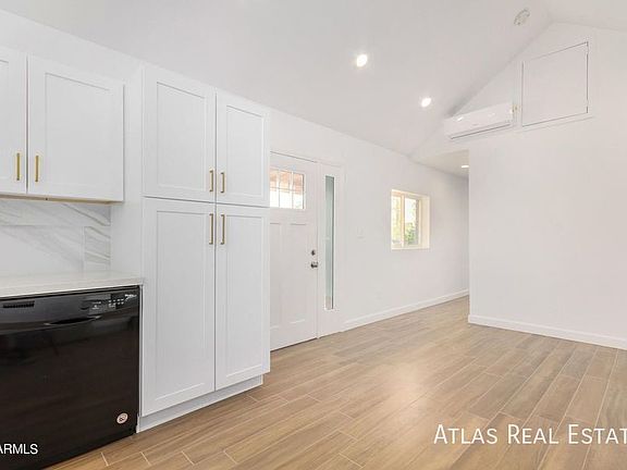 4th image of 444 S Delaware St Unit 2