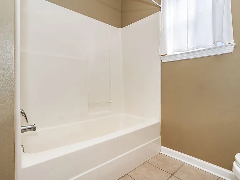 10022 Petersburg Dr — Photo 16