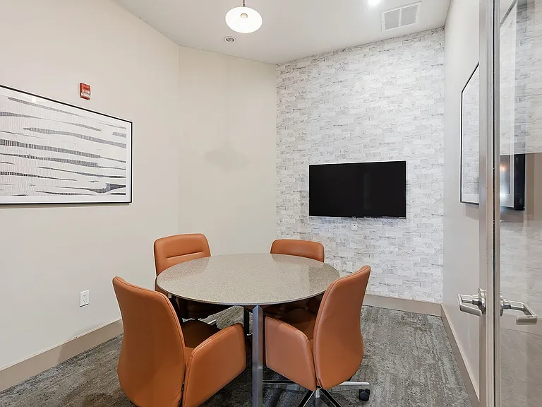 West 10 — Photo 13
