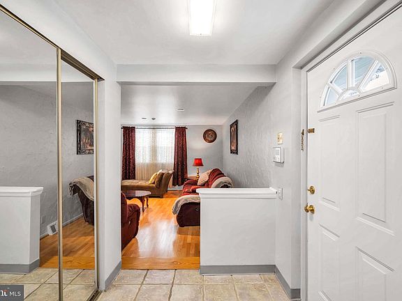 3rd image of 1100 Surrey Rd