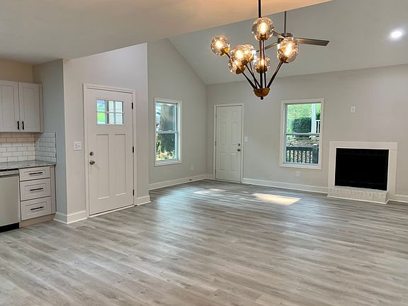 3rd image of 2144 Wells Dr SE