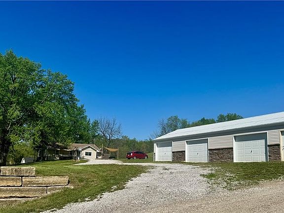 2nd image of 135 SE Mount Zion Rd