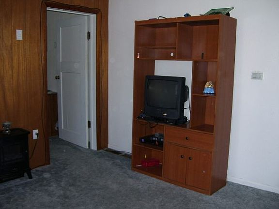 2nd image of 922 W A
