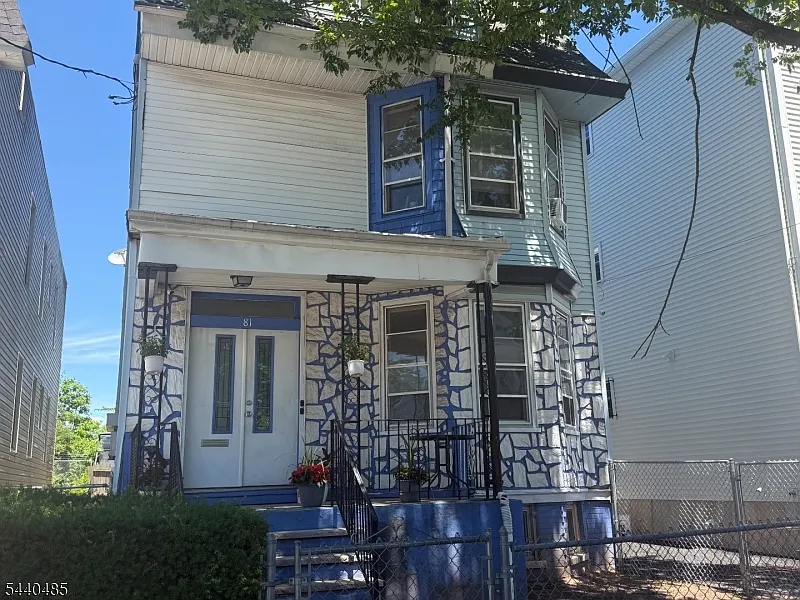 3 bed, 1.0 bath, $2,000 — Photo 1
