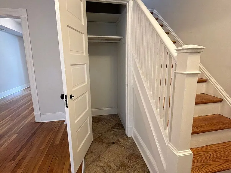 1165 Abbey Pl NE — Photo 3