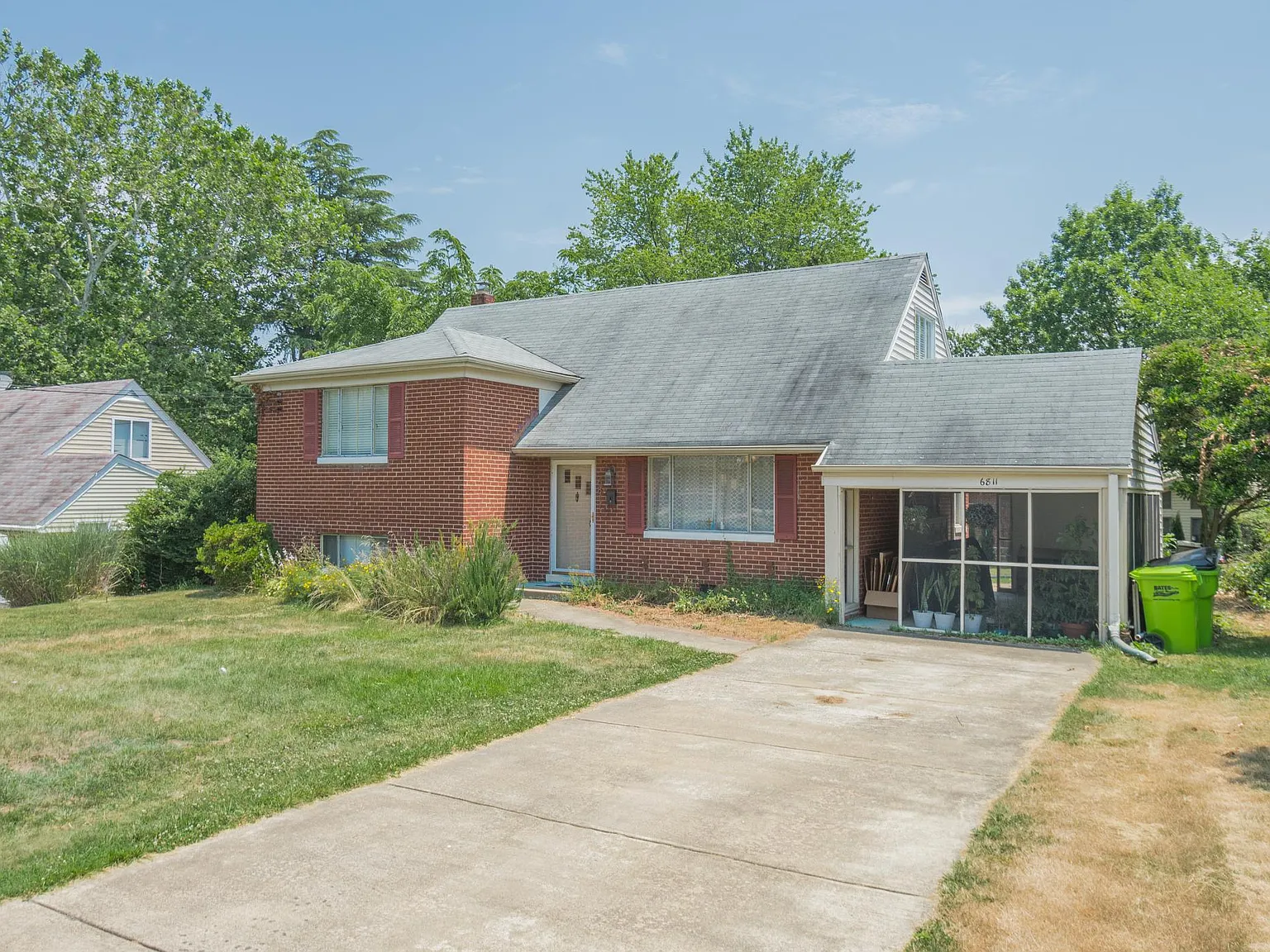 3 bed, 1.5 bath, 1568 sqft, $3,050 — Photo 2