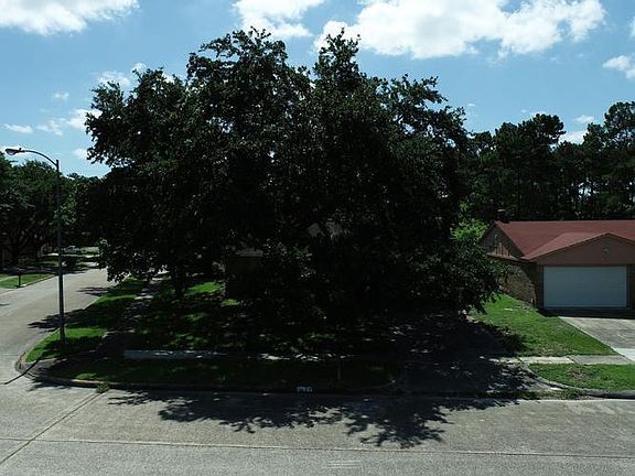 2nd image of 2631 Lark Ln