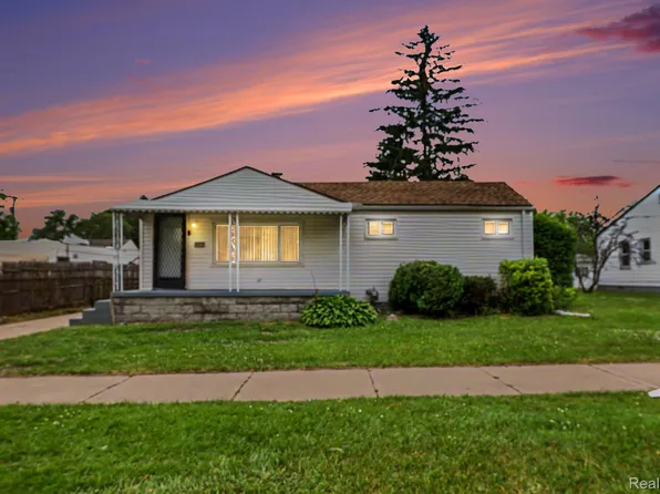 25383 Lawn St, Roseville, MI 48066