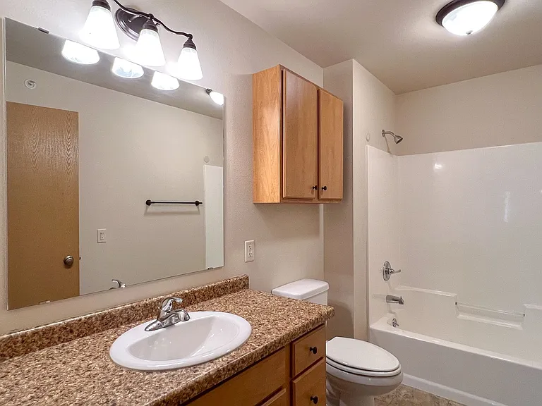 1201 N Memorial Drive 2401 Semling Dr — Photo 16