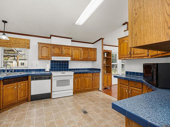 5th image of 41260 Courtney Rd