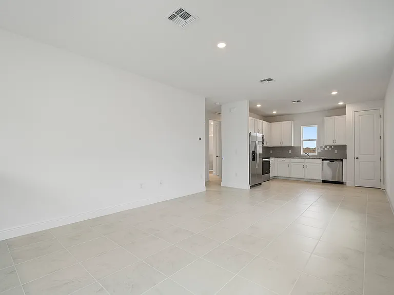 10027 Gobat Aly — Photo 6