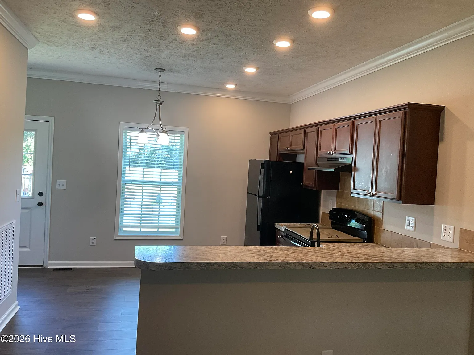 3 bed, 2.0 bath, 1120 sqft, $1,500 — Photo 4