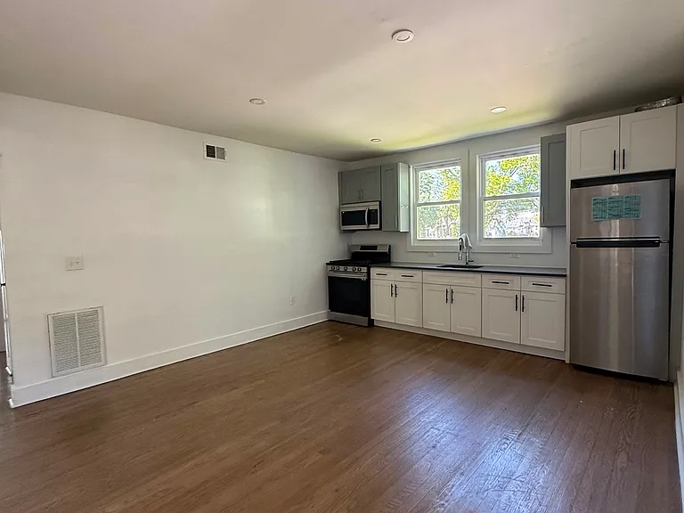 816 Essex Ave — Photo 4