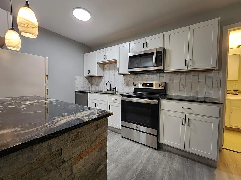 105 Herkimer St #17 — Photo 10