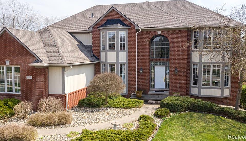 1st image of 54260 Birchfield Dr E