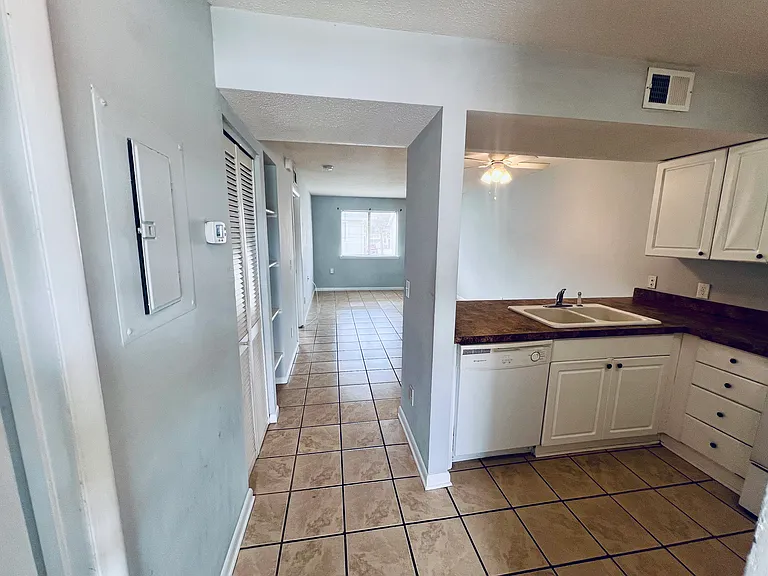 25-E - Entryway_05132026