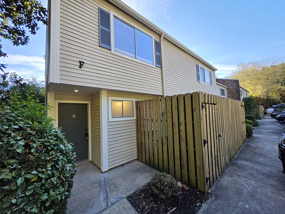 220 Elizabeth St #F8