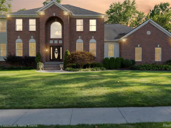 3279 Shorewood Ave, Fort Gratiot, MI 48059
