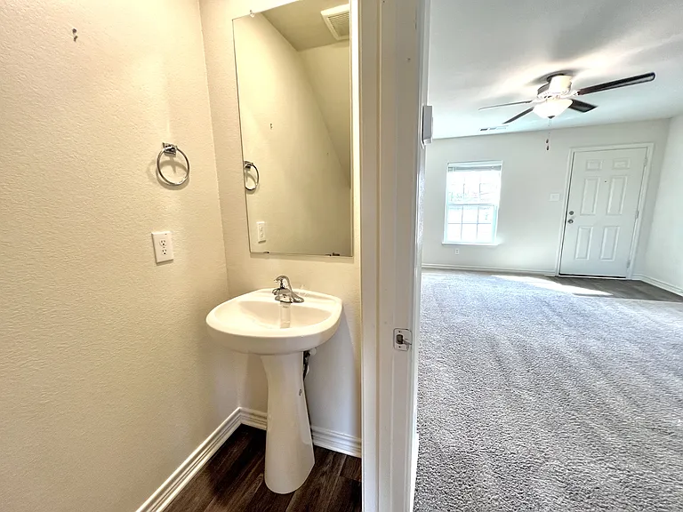 113 Unnymeade Ln — Photo 12