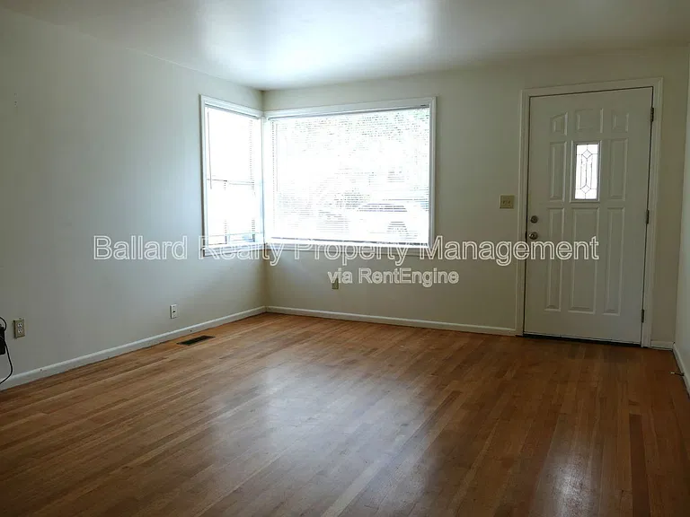 6527 25th Ave NW — Photo 6