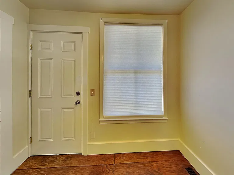 914 E Indiana Ave — Photo 20