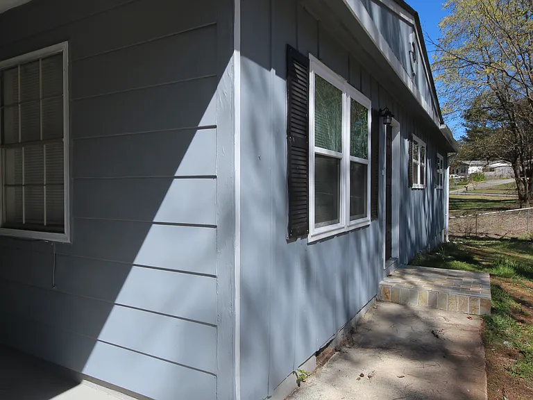 815 Gettysburg Trl NE — Photo 5