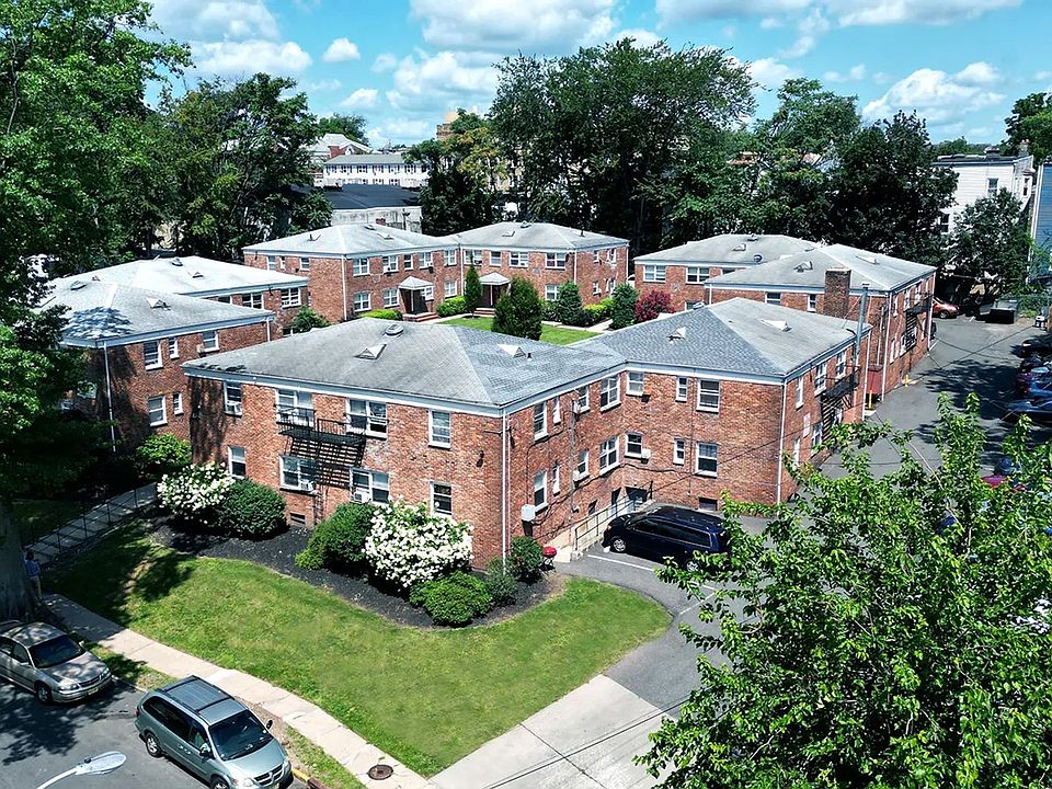 2nd image of 47-61 Bross Pl #26