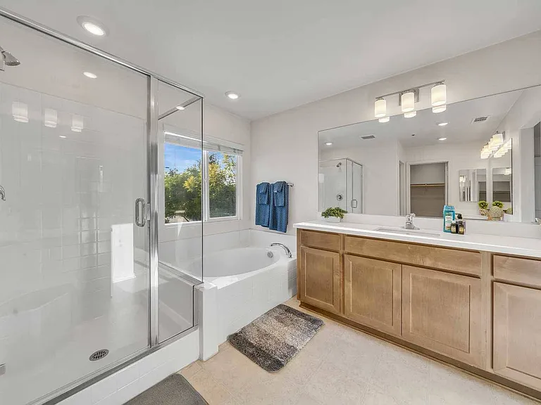 630 W Woodcrest St — Photo 19