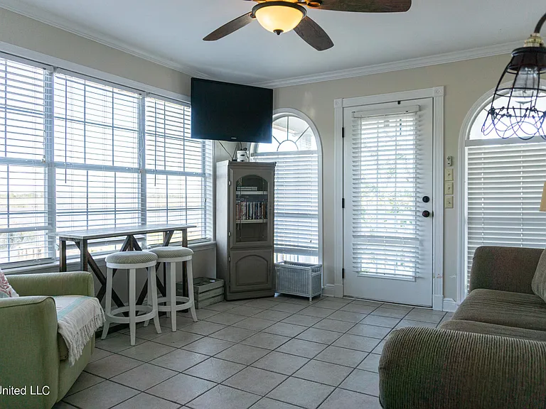 1102 Stanfield Point Rd #B — Photo 6
