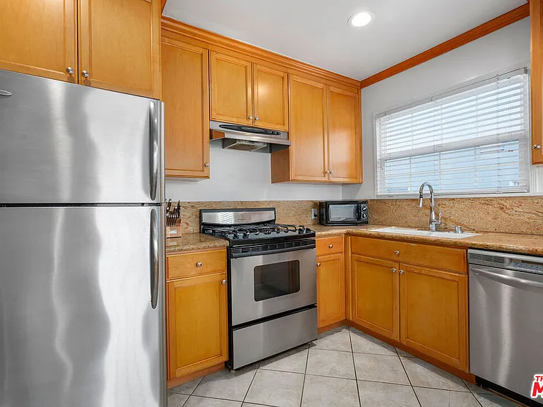 9645 W Olympic Blvd #1/2 — Photo 9