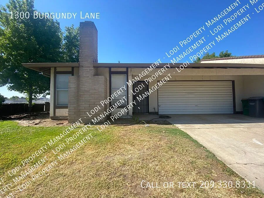3 Bedroom Duplex — Photo 2