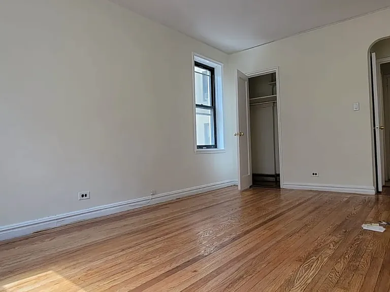 729 W 186th St #2D — Photo 3