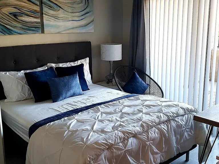 Club 715 Apartments — Photo 7