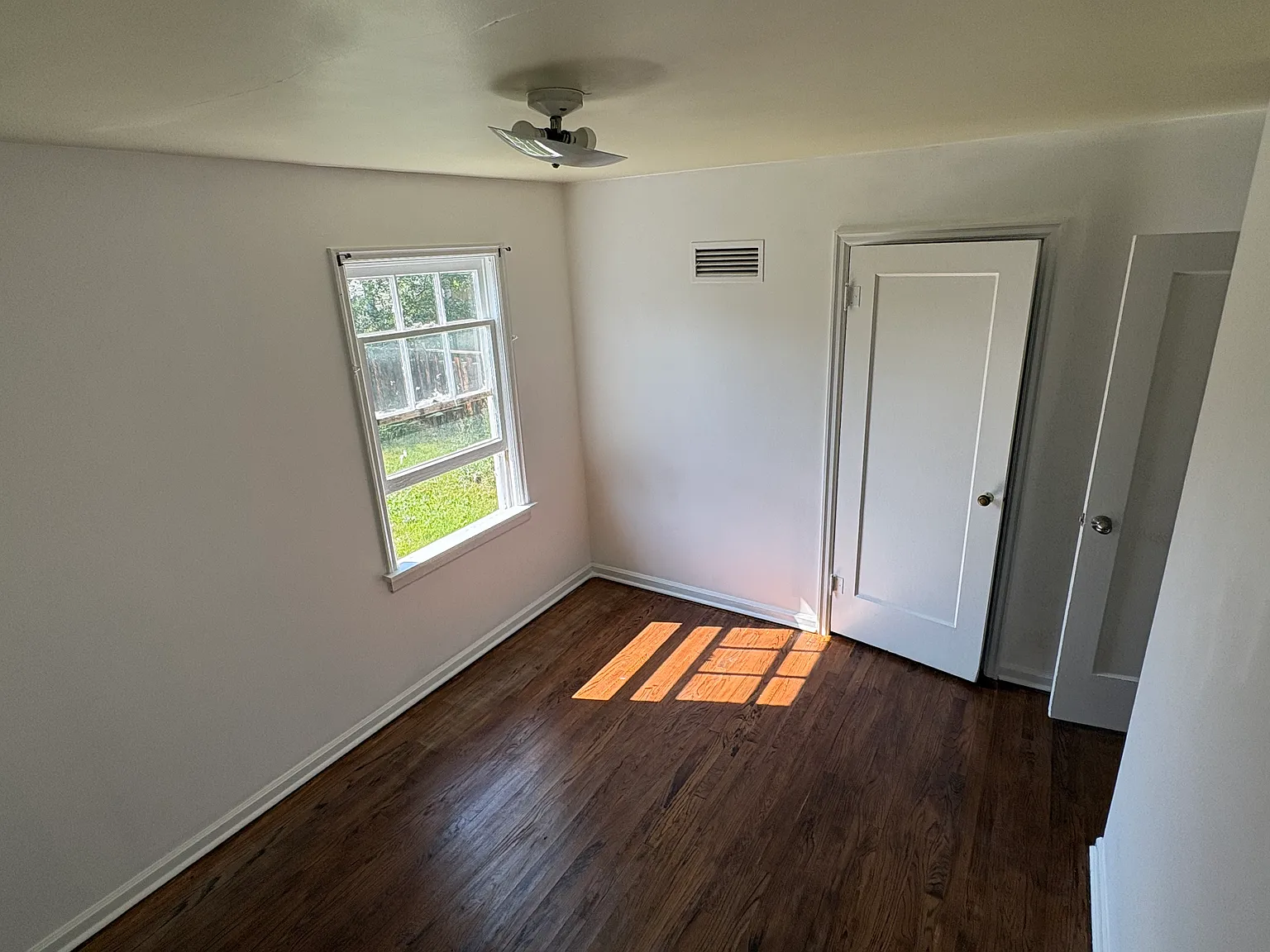 4 bed, 2100 sqft, $2,550 — Photo 3