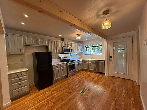 3rd image of 110 Bryce Way
