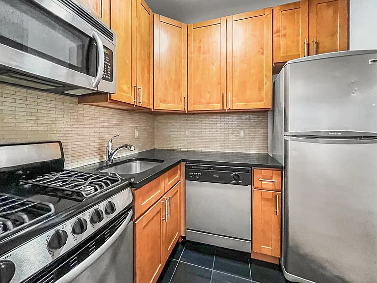 250 W 105th St #6F — Photo 3