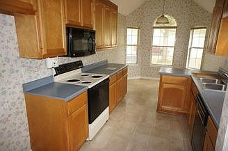 2nd image of 2405 Bonnie Oaks Dr SW