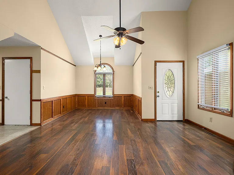 3753 N Pickwick Ave — Photo 31