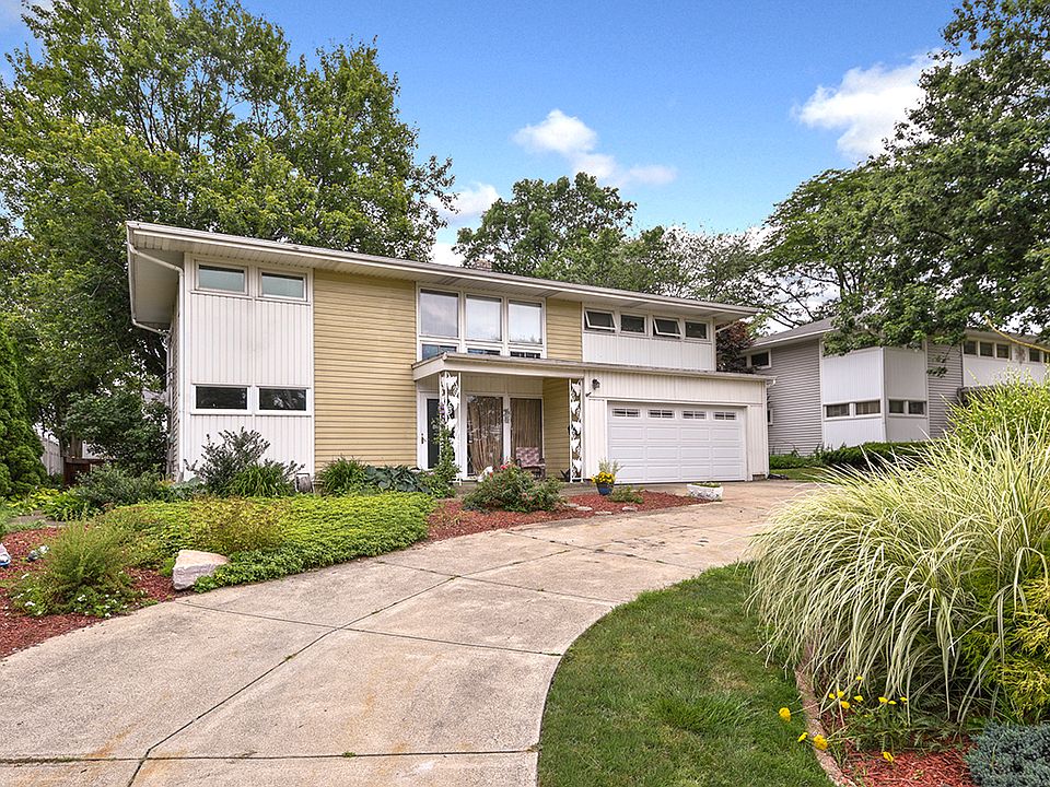 1st image of 24080 Fairmount Blvd